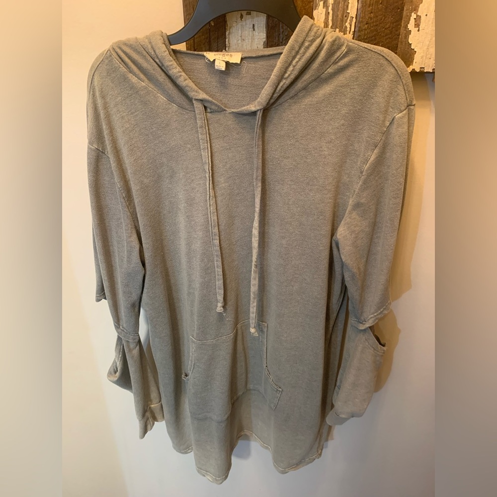 UMGEE WOMENS OLIVE GREEN TOP WITH SLITS ON SLEEVE